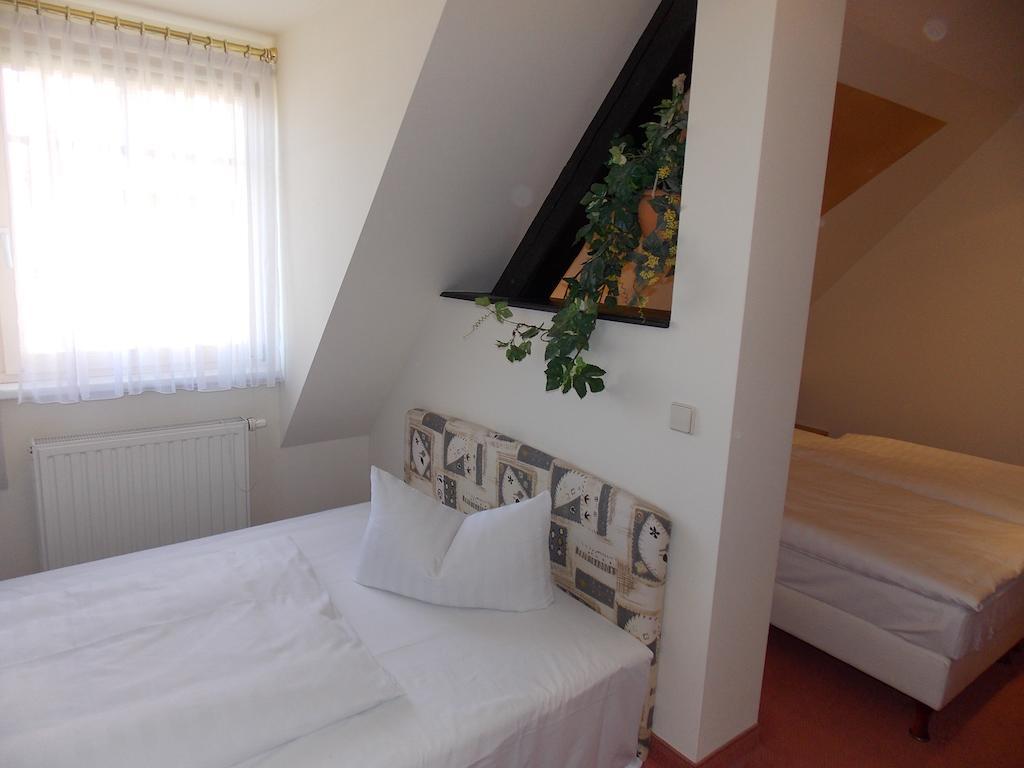 Gasthof Und Landhotel Zur Ausspanne Klipphausen Habitación foto